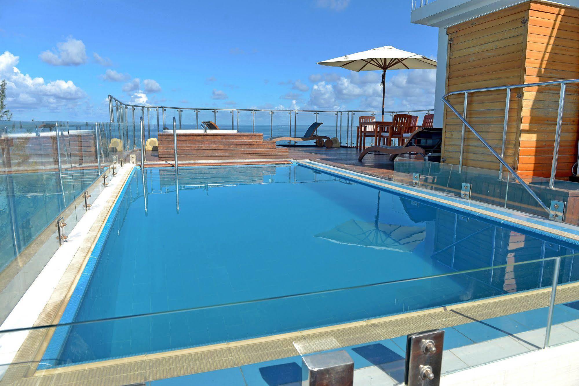 Airport Beach Hotel Hulhumale Exterior foto